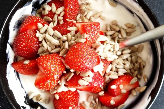 Yogurt bowl with fruit and grains, an everyday functional food format